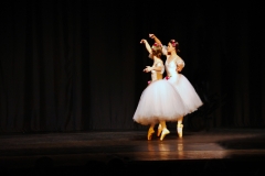 Pas de quatre 12